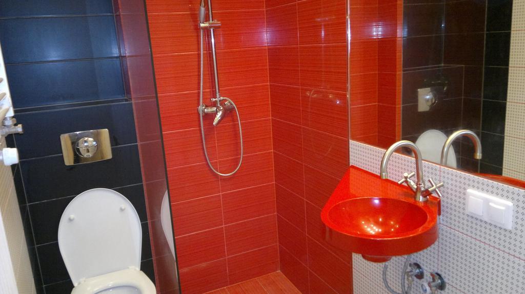 Studiospanie Studio Kapitana Z Balkonem Na Parterze 格但斯克 客房 照片